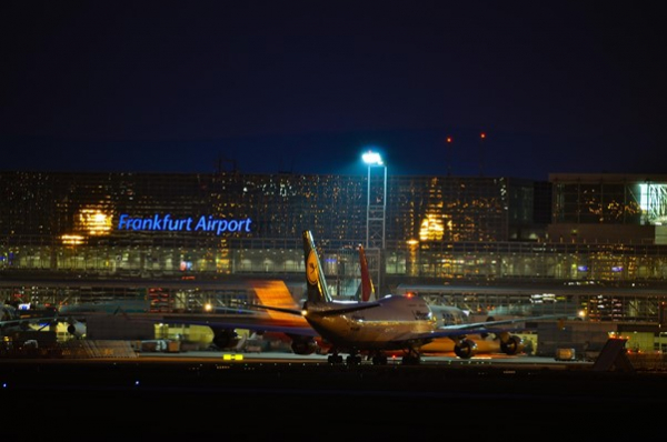 Flughafen-Parkplatz f&uuml;r Pick-up-Trucks